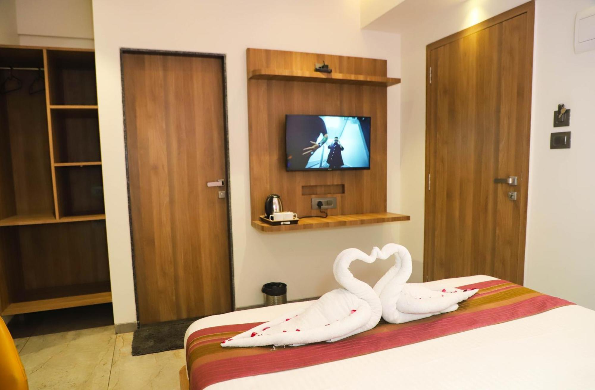 Hotel Aura Inn Airoli ,Digha Нави Мумбаи Экстерьер фото